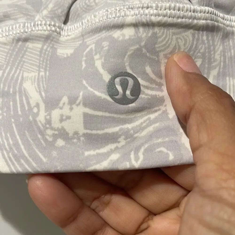 LuLuLemon Energy Luxtreme Sports Bra size 4 Gray and White